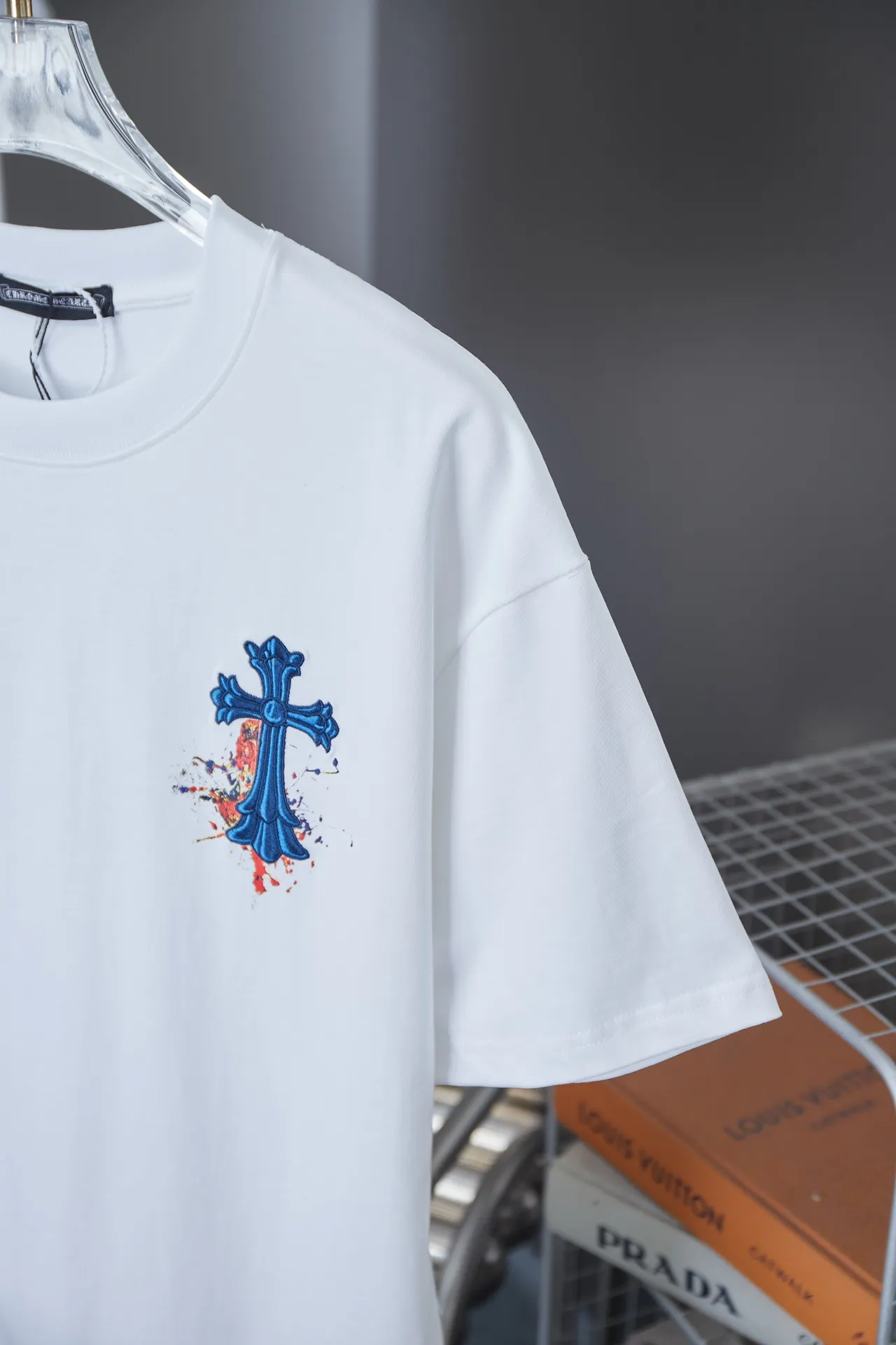 🅿️200 Ch*ome Hearte 25SS early spring new style Contrast color embroidery Crow heart cross short sleeve Light luxury essential item for daily commuting for men and women Correct version Welcome to compare Detailed features · 320g 100% pure cotton double yarn jersey fabric · Custom dyed in the same cylinder, special thickened 32 pieces double-strand 1X1 thread · Imported Tajima machine embroidery tatami embroidery · Digital direct printing logo pattern · Double-needle stitching and cross-seam technology · Original main mark, washed tag, brand moisture-proof paper packaging Color: black/white/pink Size: S/M/L/XL